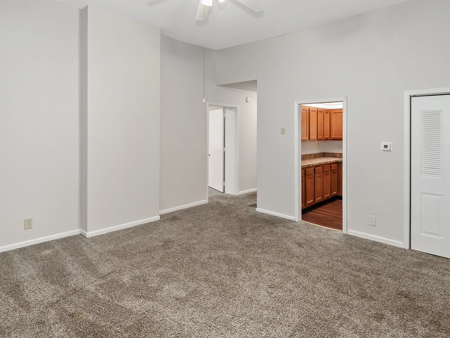2 bed, 750 sqft, $999 — Photo 4