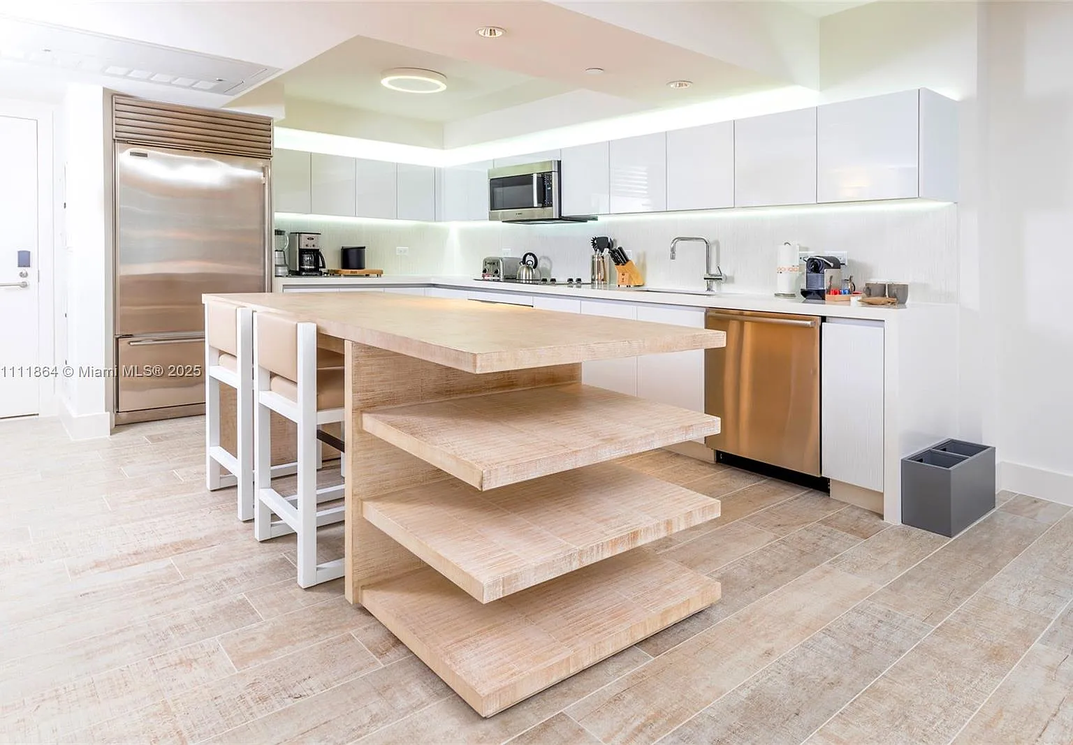2399 Collins Avenue — Photo 3