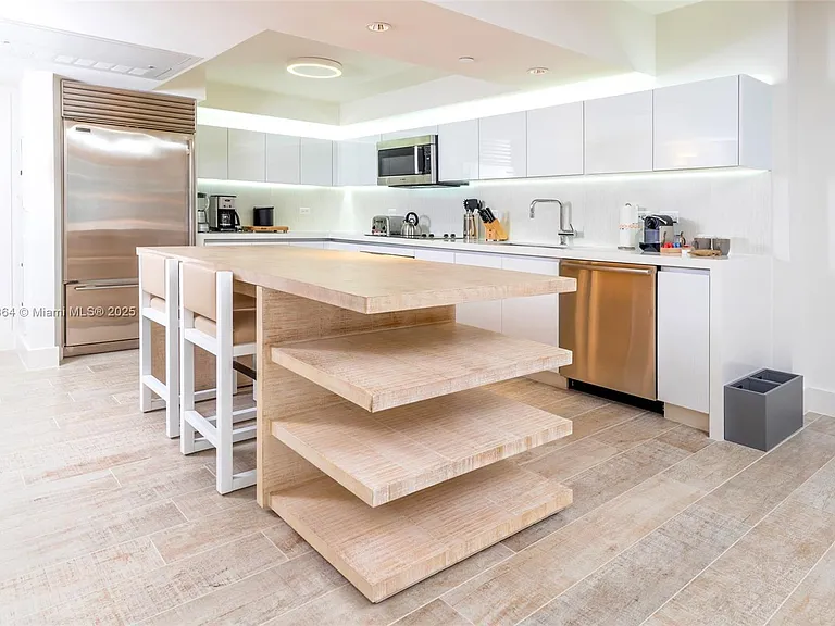 102 24th St #906 — Photo 3