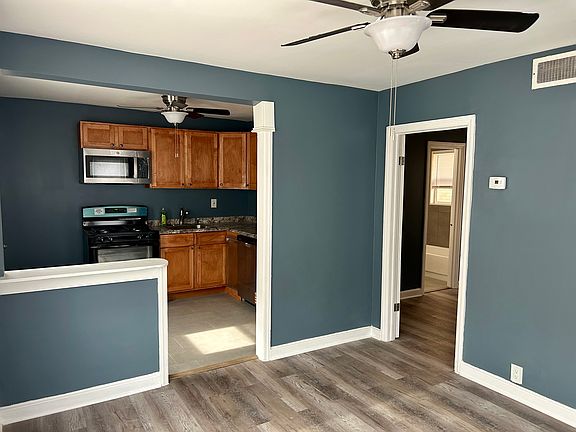 5th image of 1030 Circle Ave Unit 2R