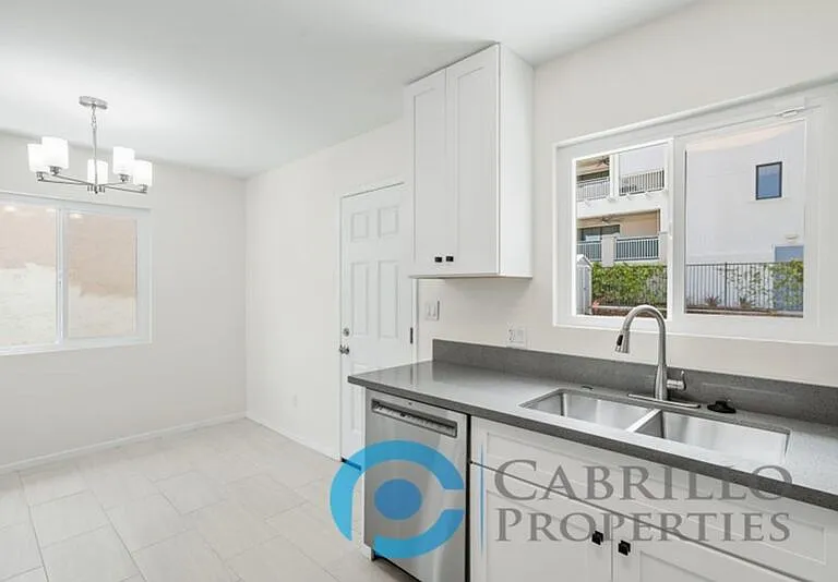 885 Home Ave #B — Photo 16