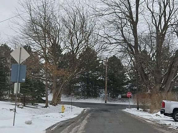 5th image of 8 Riverview Hts