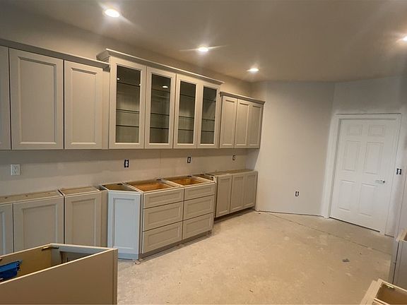 5th image of 1556 Parkwood Pointe Dr