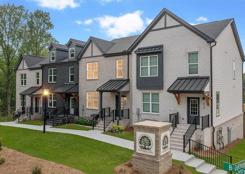 1st image of 624 Oakleaf Grove Ln
