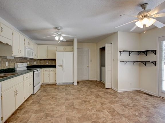4th image of 3703 Lavender Cir