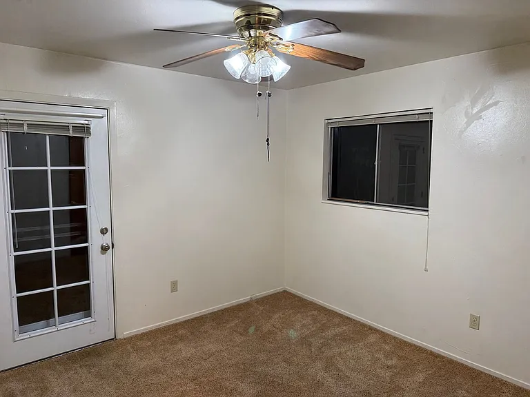 135 Hyatt Ln — Photo 2