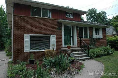 3rd image of 26731 Bloomfield Dr S