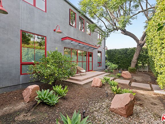 3rd image of 601 N Crescent Heights Blvd