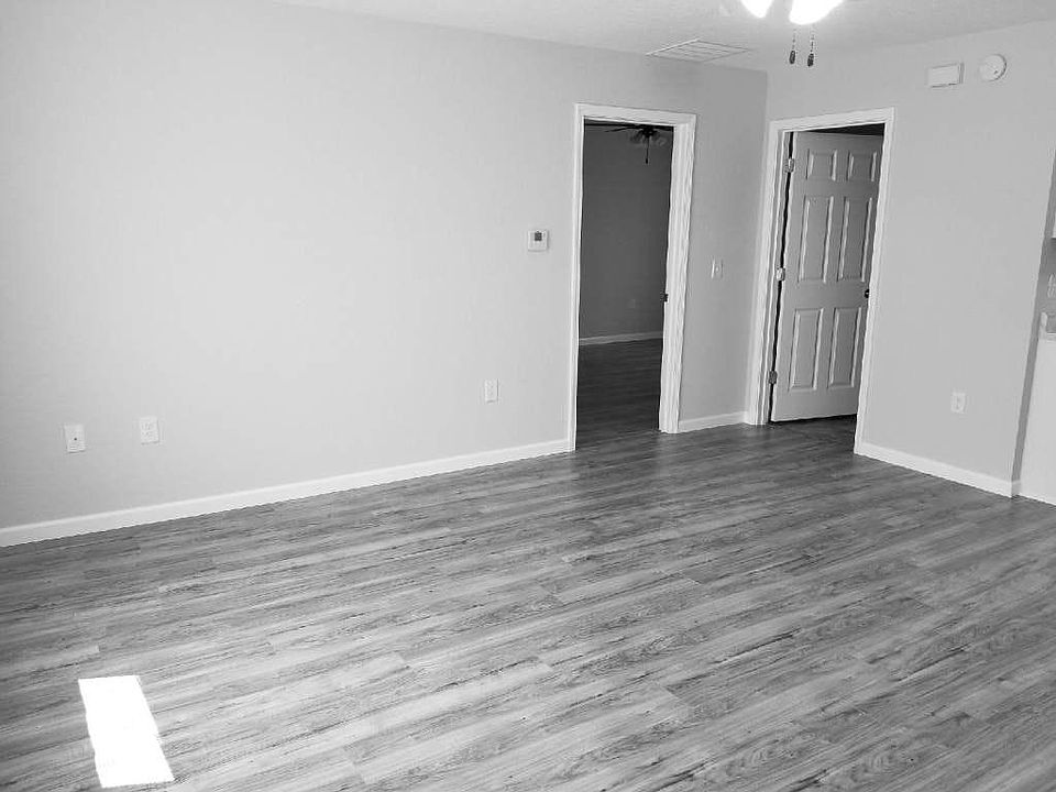 1st image of 906 W George St