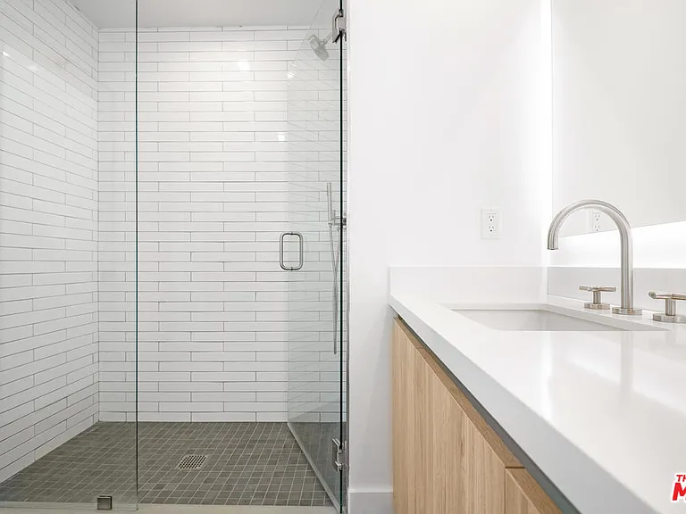 8555 Colgate Ave #402 — Photo 11