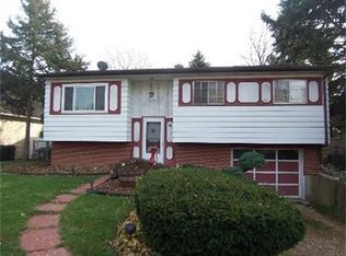 16 Pheasant Trl, Lake In The Hills, IL 60156