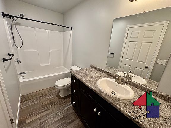 5th image of 96 Cornelia Ct