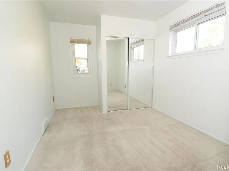 Tapert Dr — Photo 12