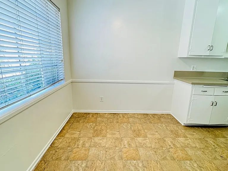 817 N Las Palmas Ave — Photo 2