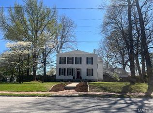 445 E 12th St, Alton, IL 62002