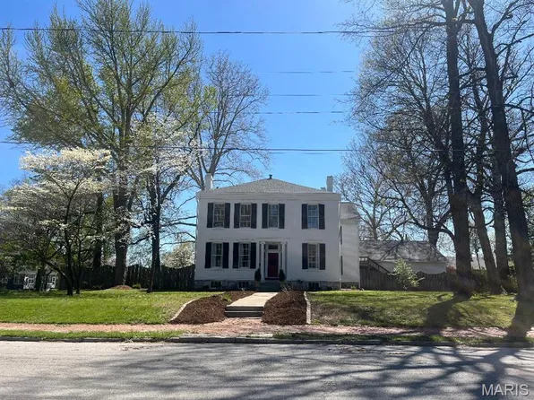 445 E 12th St, Alton, IL 62002