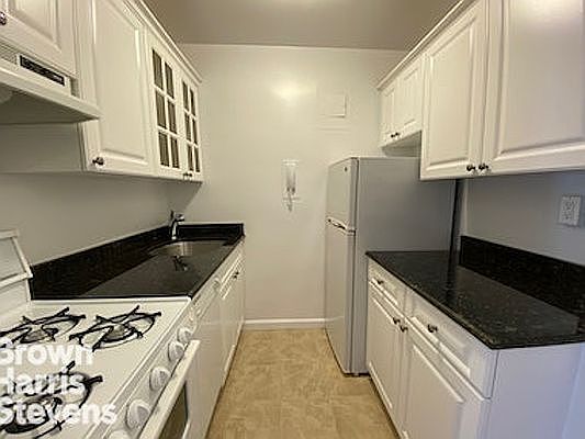 4th image of 201 E 19th St APT 8G