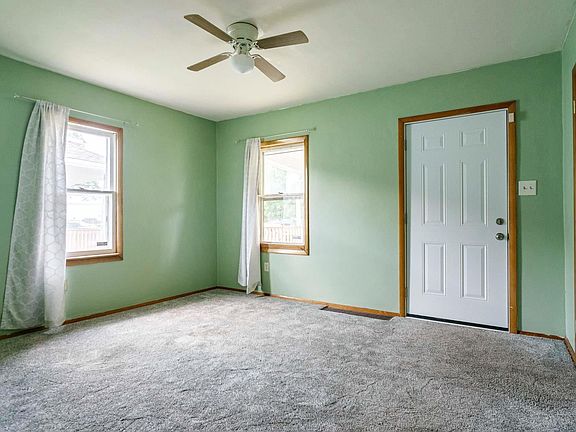 3rd image of 826 Camden St