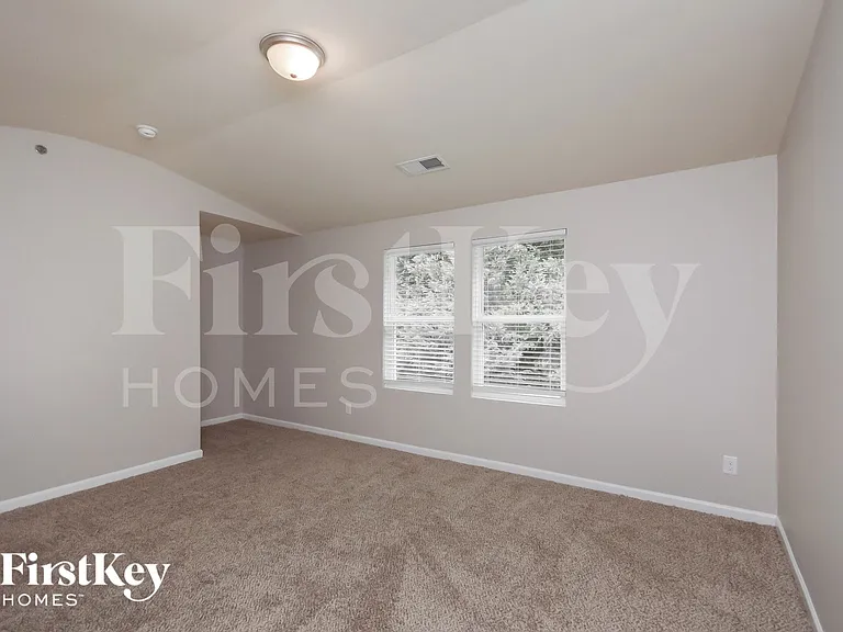 2044 Reavis Blf — Photo 7