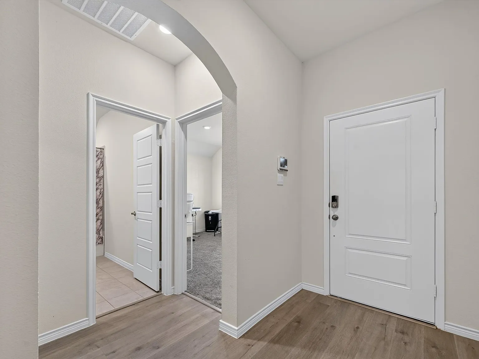 4 bed, 2036 sqft, $2,550 — Photo 4