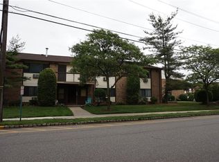 402 Cricket Ln #402, Woodbridge, NJ 07095