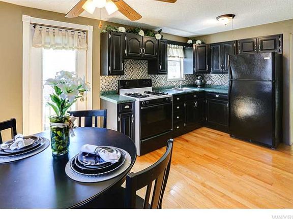 4th image of 83 Cadman Dr