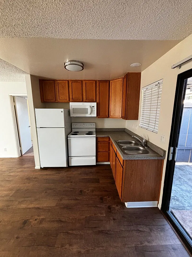 411 Park Way — Photo 3