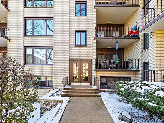 3rd image of 1025 Washington Blvd APT 301