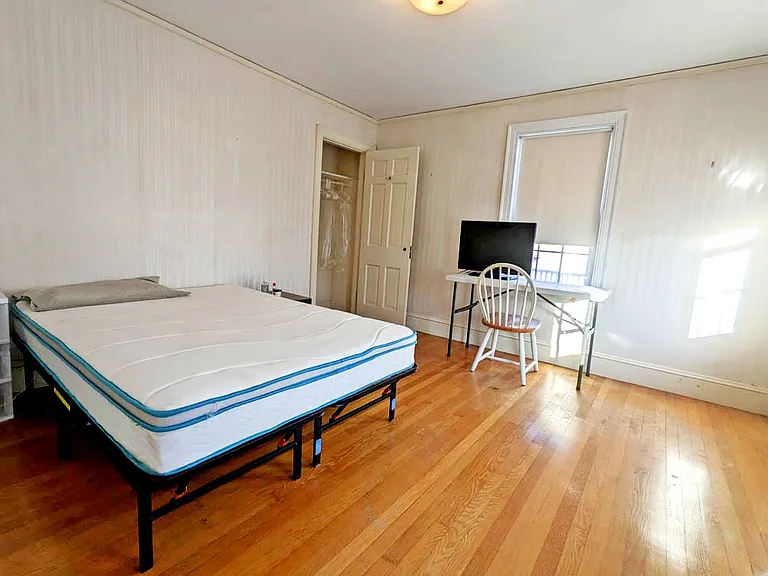60 Undine Rd — Photo 3