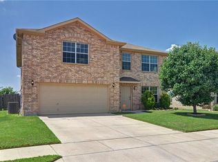 8429 Shallow Creek Dr, Fort Worth, TX 76179