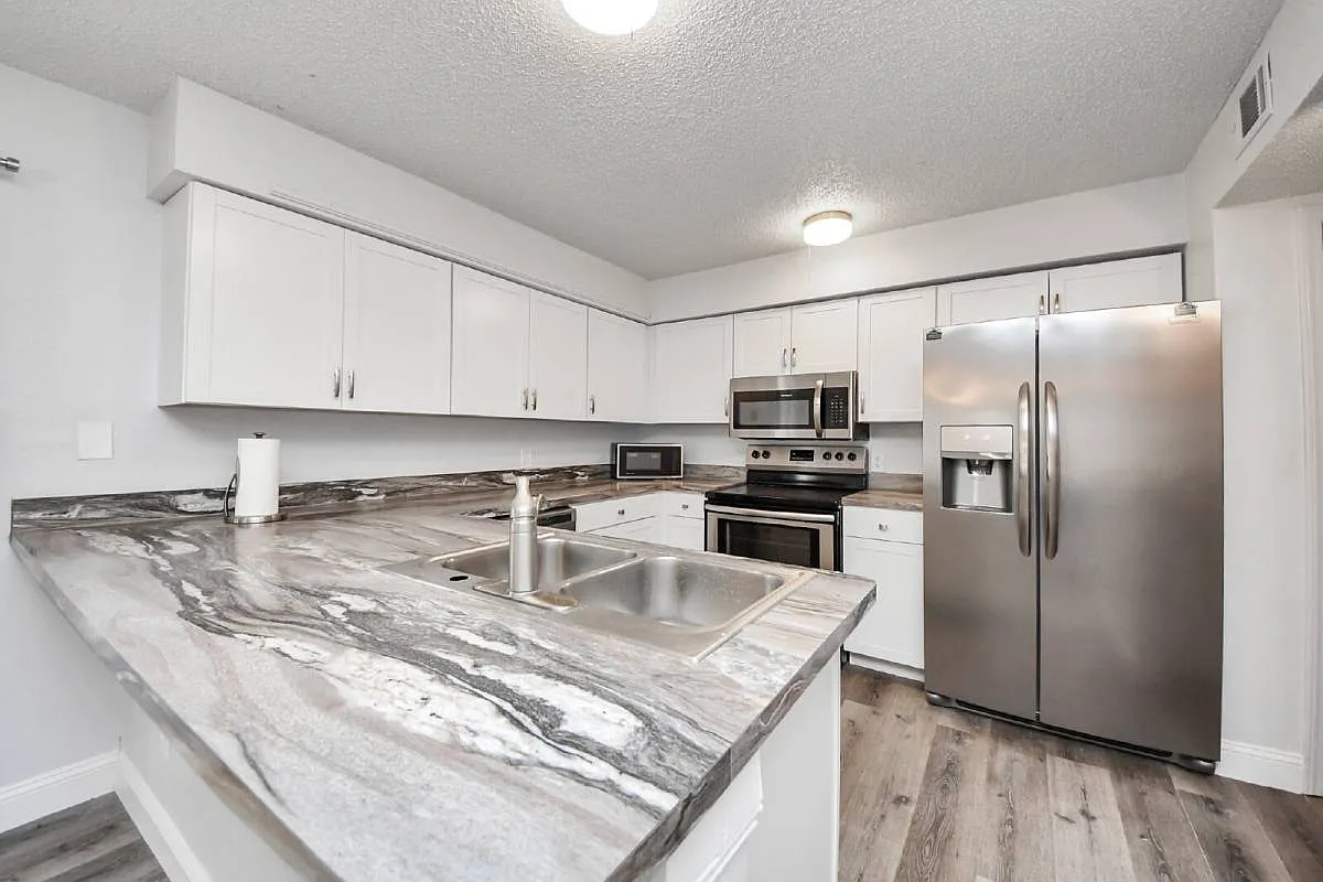 11917 Bob White Dr #879 in Houston, TX 77035 — Photo 4