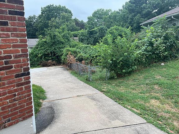 2nd image of 6208 Englewood Ave #B