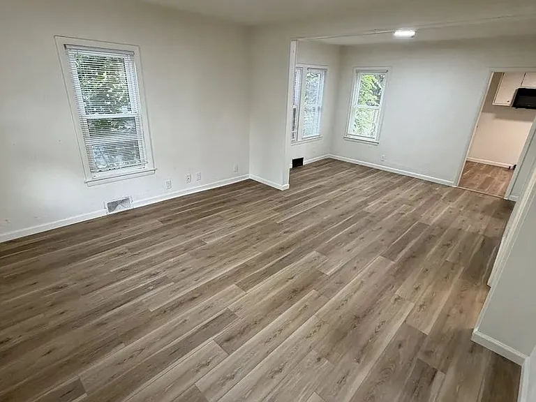 413 Dove St — Photo 2