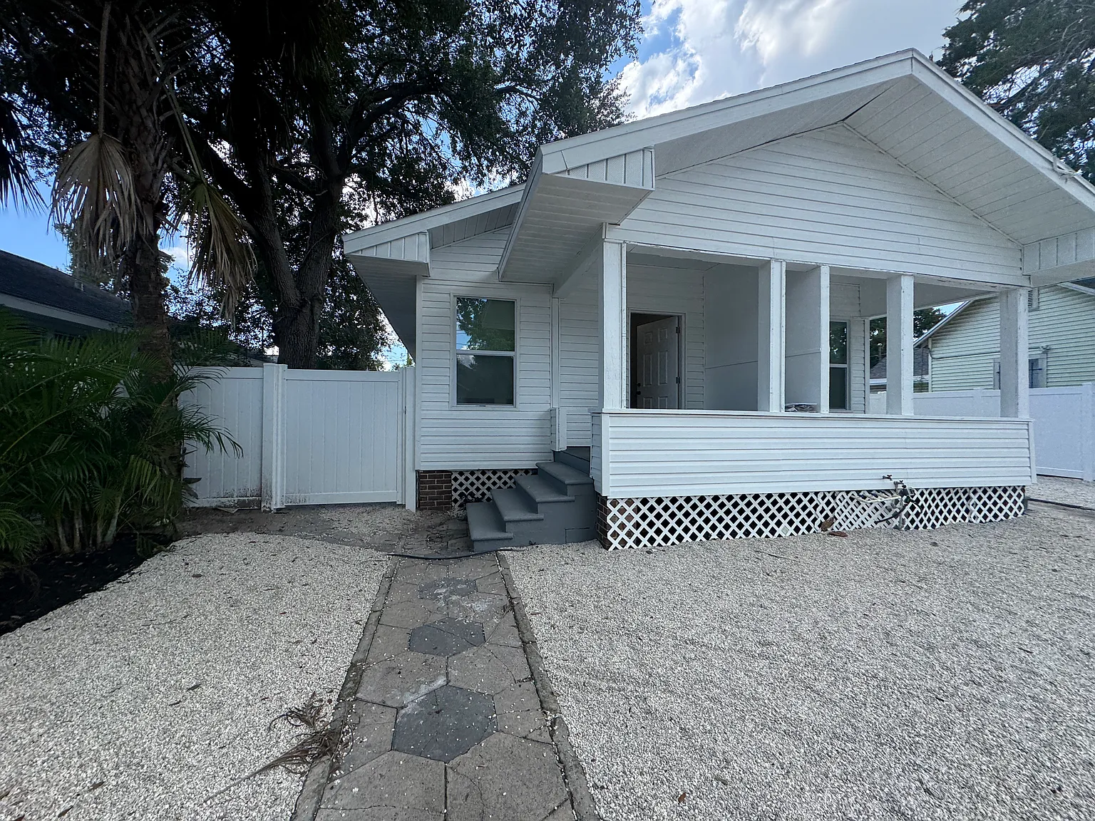 2 bed, 625 sqft, $1,899 — Photo 3