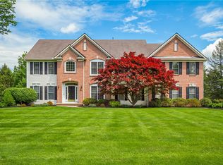 55 Meadow Cove Rd, Pittsford, NY 14534