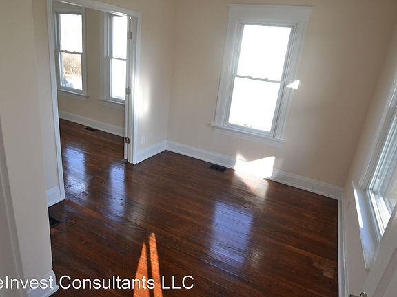 3rd image of 987 Cleveland Ave APT 2