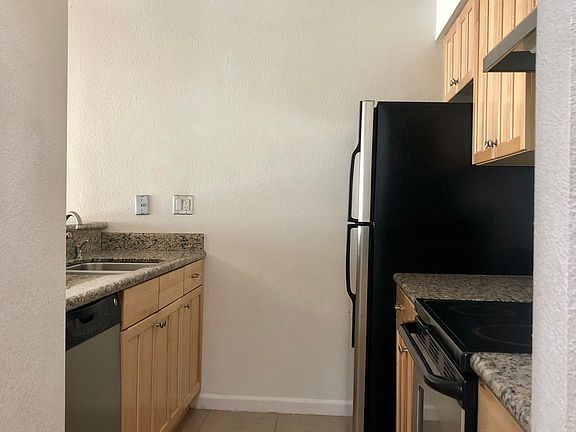 3rd image of 466 Crescent St