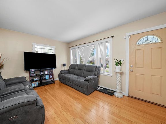 3rd image of 4048 Grace St