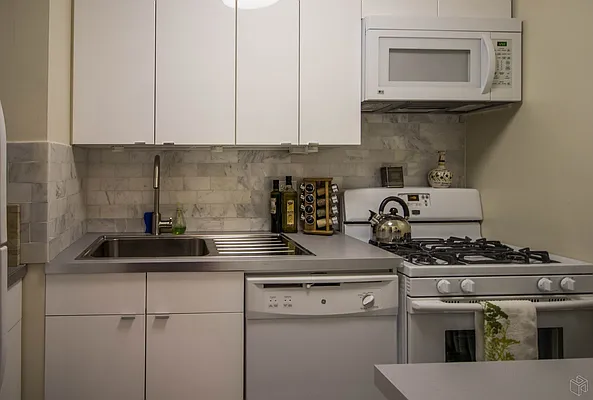 Rented by Halstead Real Estate | media 16
