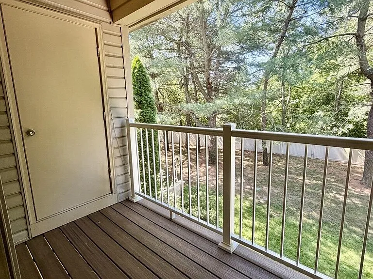 7 Stuart Dr #3 — Photo 32