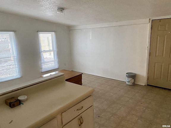 3rd image of 505 E Illinois Ave