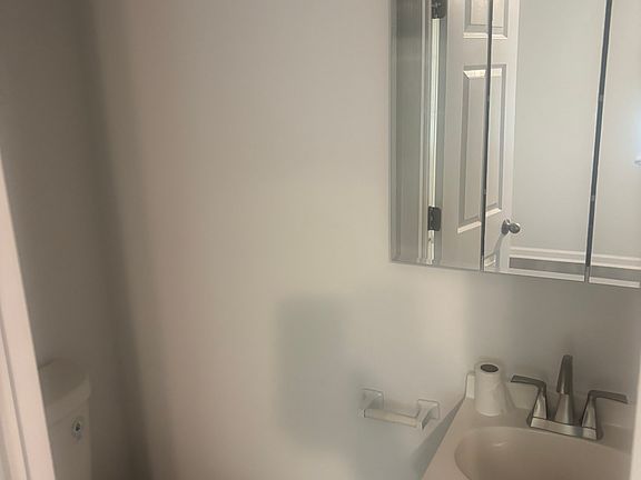 5th image of 213 Wise Dr