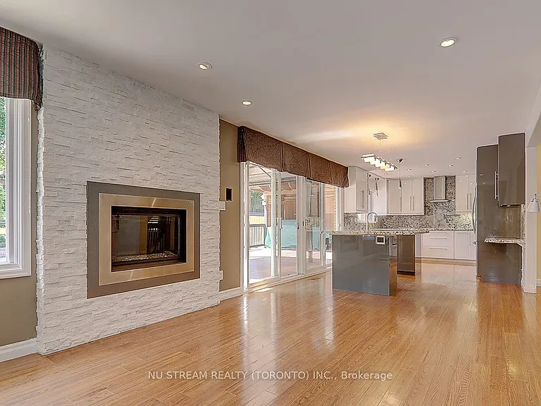 47 Hemingway Cres — Photo 2