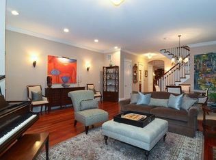 2030 W Barry Ave, Chicago, IL 60618