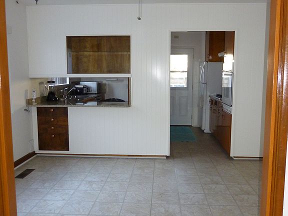 5th image of 2056 Oliver Ave
