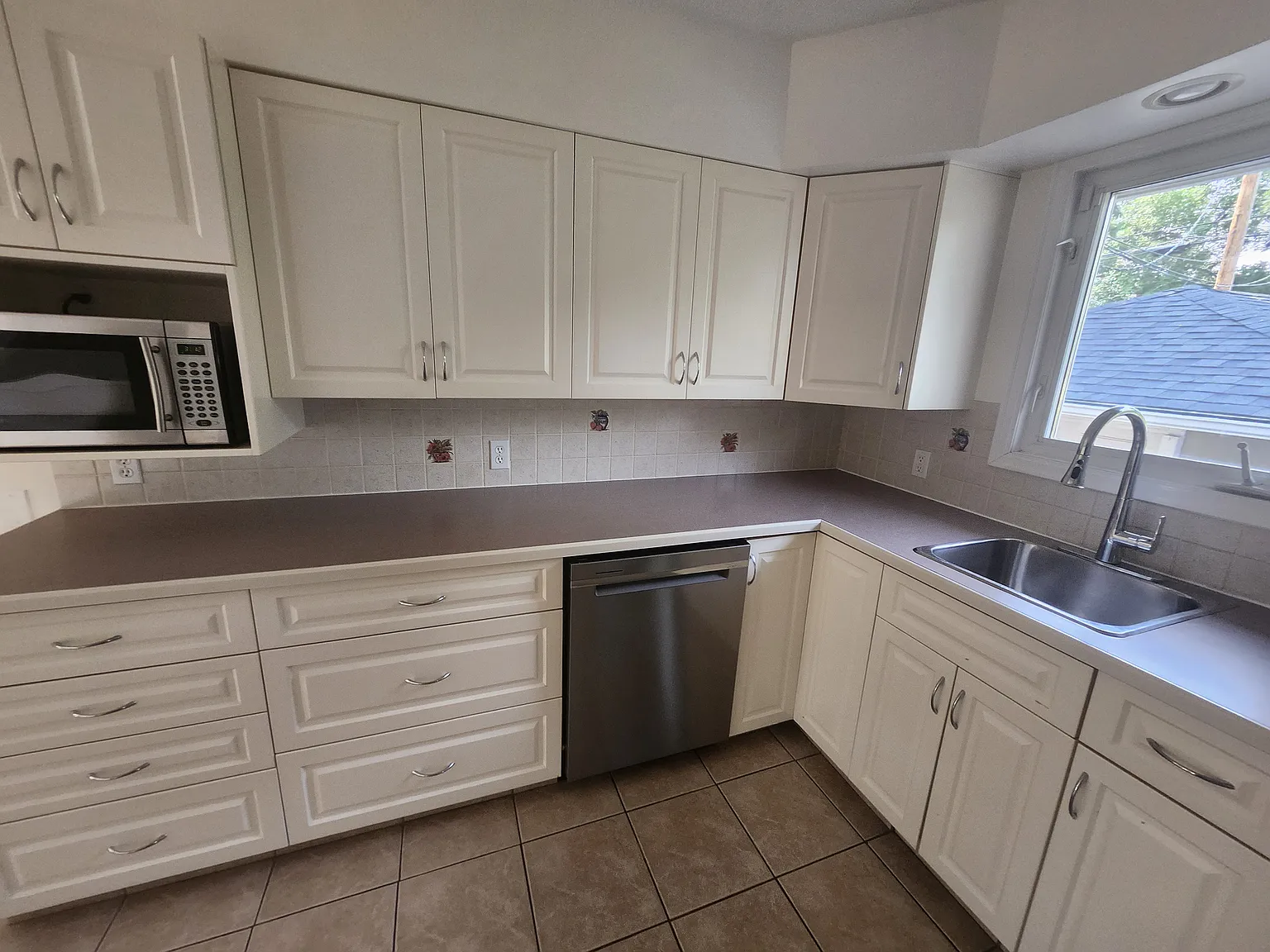 39 Croydon Road NW — Photo 4