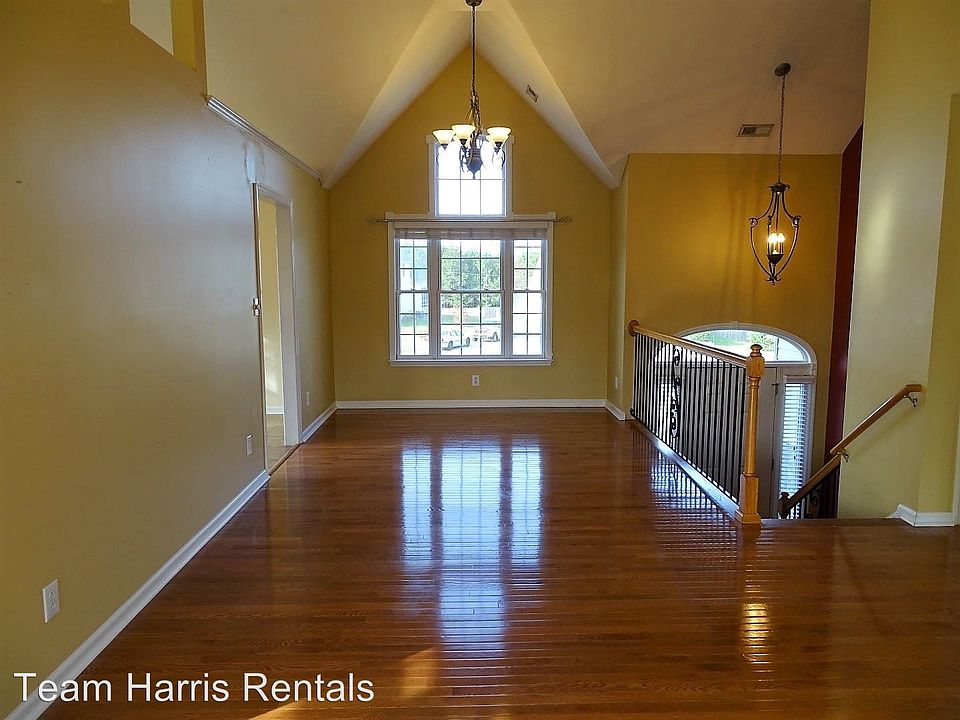 1st image of 162 Vail Ct