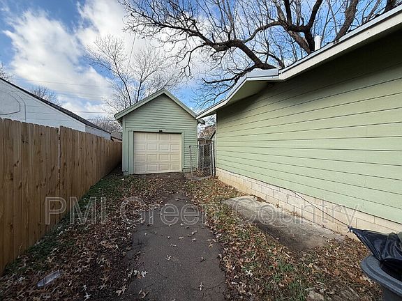 3rd image of 620 S Zunis Ave