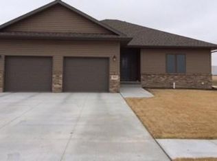 703 10th Ave, Kearney, NE 68845