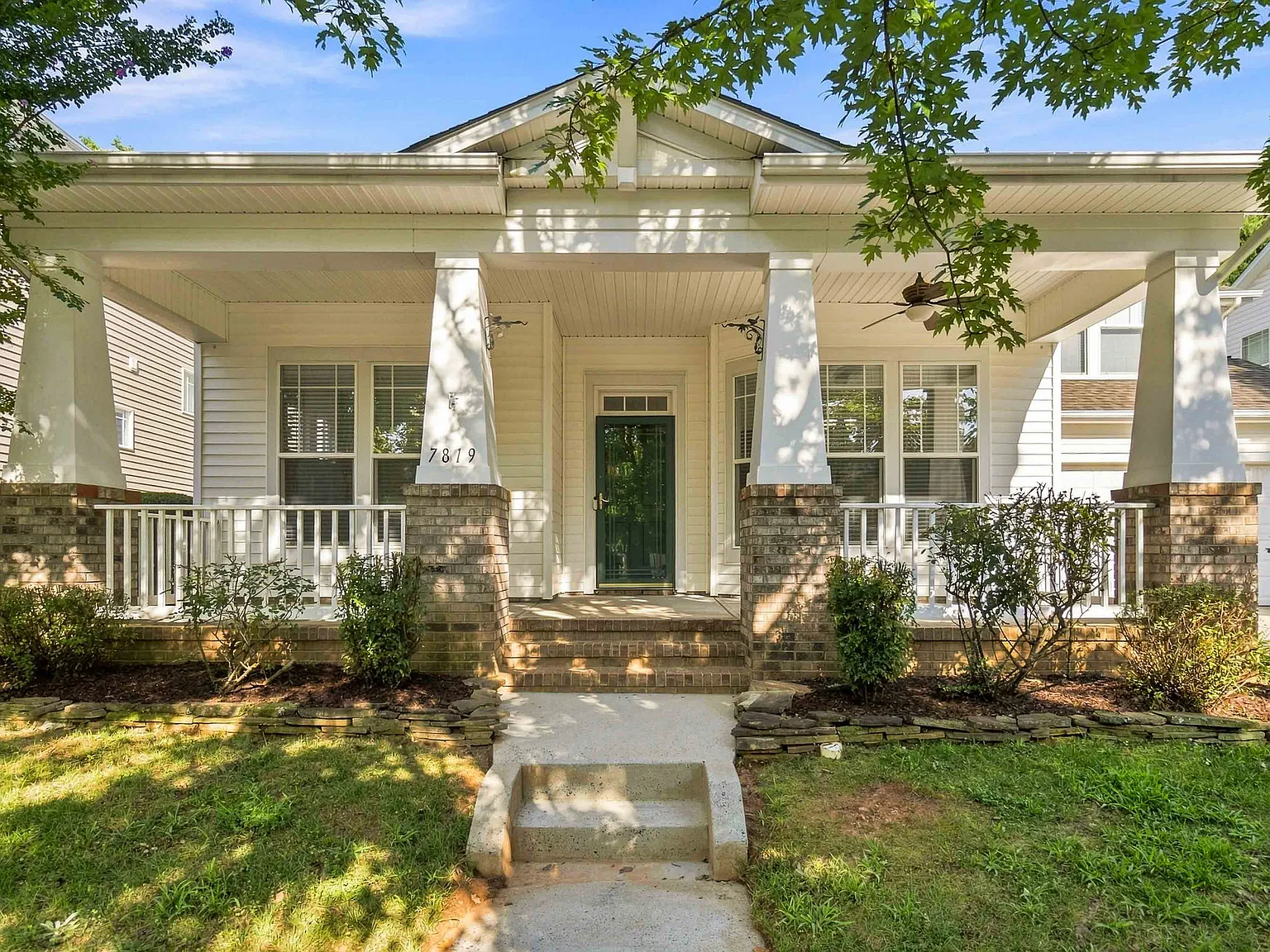4 bed, 2200 sqft, $2,900 — Photo 1